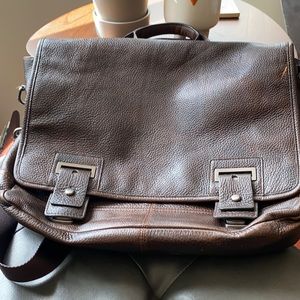 💼 Banana Republic Messenger Bag